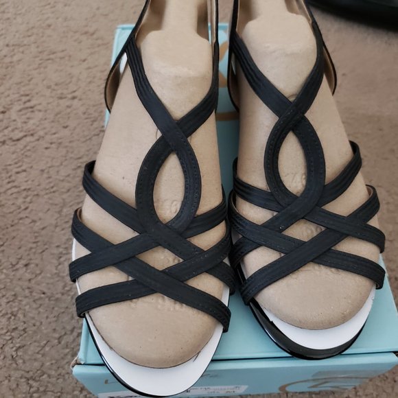 LIFESTRIDE Yaya Strappy Dress Sandals Black  9.5  Shoes - Picture 2 of 15